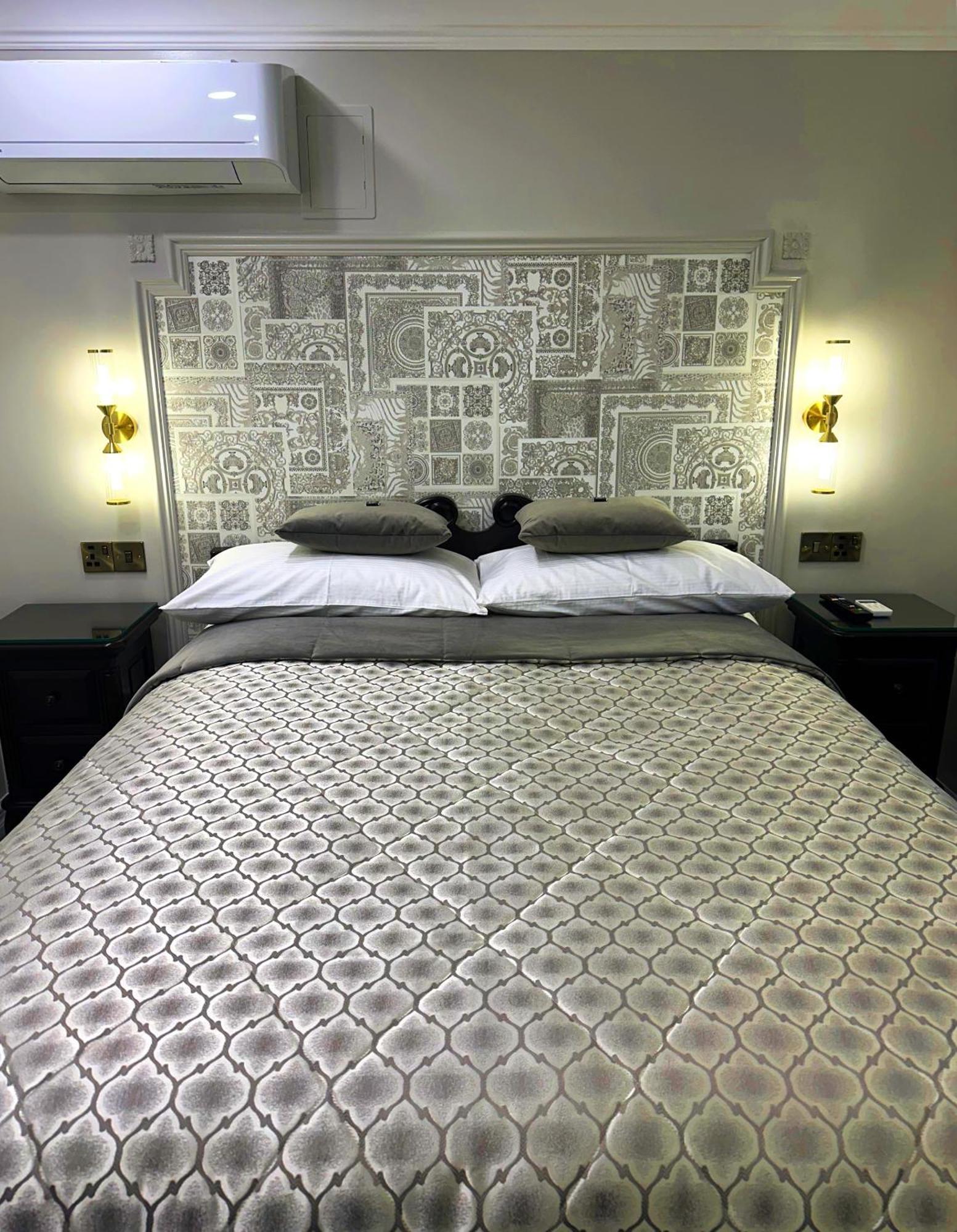 Riverside Inn Ely Room photo